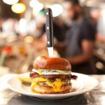 被誉为「芝加哥最好吃汉堡」Au Cheval本周二纽约开幕