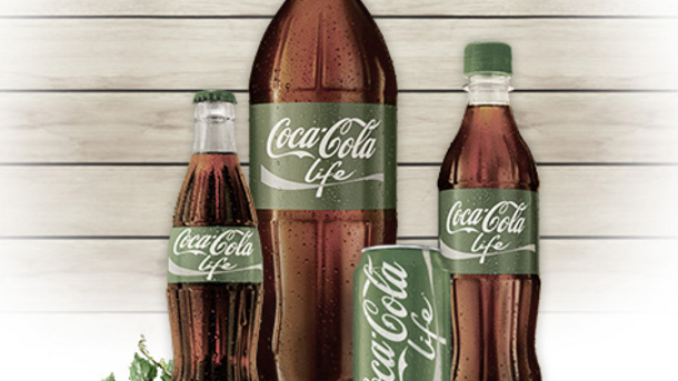 想不想喝一口,瓶子變綠的可口可樂?
