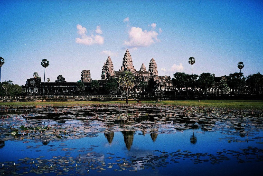 Angkor_Wat_from_north_pond
