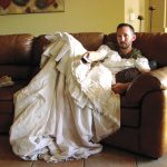離婚男子發現前妻婚紗的101種穿法！