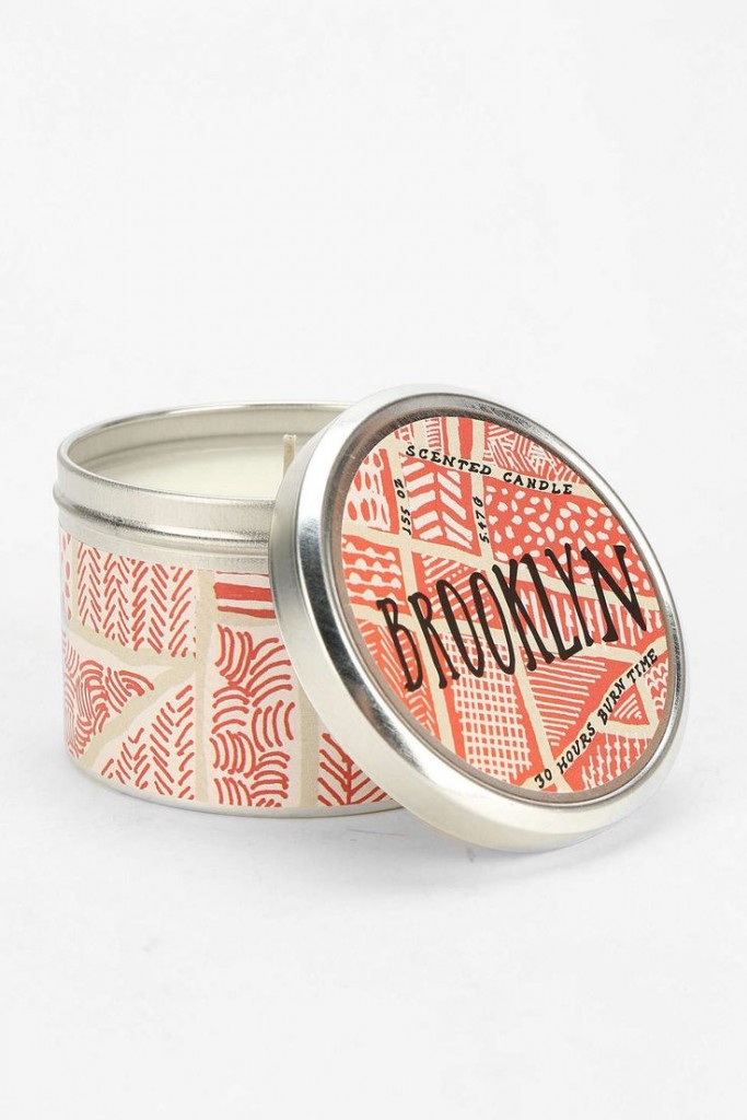 6.Brookly round tin candle