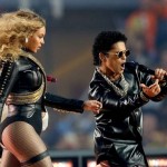 Super Bowl 50 中場秀重溫　Beyoncé﹑Bruno Mars 表演嗨翻全場！