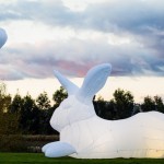 巨兔驾到！巨型充气白兔将在纽约展出（4/17-30）