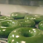 Krispy Kreme会在St. Patrick’s Day 推出绿色限量版甜甜圈哦～