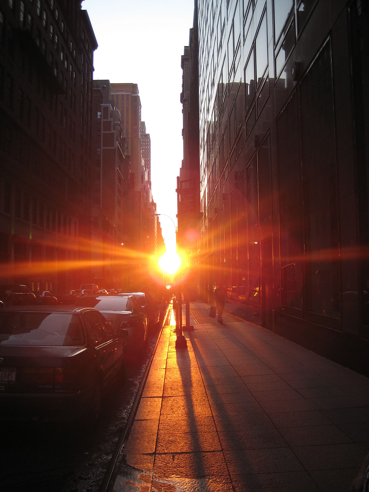1200px-Manhattanhenge_42_st