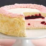 紐約起司蛋糕店Junior’s Cheesecake新推草莓蛋糕登場！