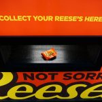 Trick or Treat都是不喜歡的糖果？Reese’s糖果交換機讓你以物易物！