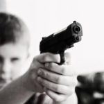 居家避疫期間槍支熱銷 兒童槍擊案件也飆升