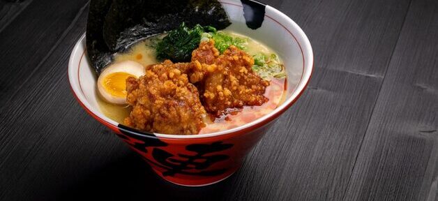 連鎖日式拉麵店 jinya ramen bar 全美限時推出日式炸雞拉麵