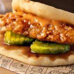 Panda Express 在加州創意廚房限時推出 Orange Chicken Sandwich Bao 橙汁雞刈包(-4/14)