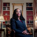 Ketanji Brown Jackson 宣誓就職 成為美國首位非裔女大法官[影]