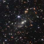 韋伯望遠鏡捕捉星系清晰影像 拍下138億年前宇宙最古老的光[影]