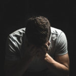 長新冠潛藏憂鬱危機 科學家警告可能引發自殺念頭