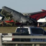 Dallas 航展2架二战老爷机相撞坠毁 6人丧命