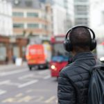 常戴耳機或泡夜店 全球估達13億年輕人可能聽力受損