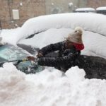 暴风雪侵袭纽约州西部 积雪最高达196公分