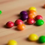 可禁止 Skittles 彩虹糖的法案在加州議會通過