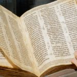 世上最古老、最完整希伯來聖經 近3810萬美元落槌