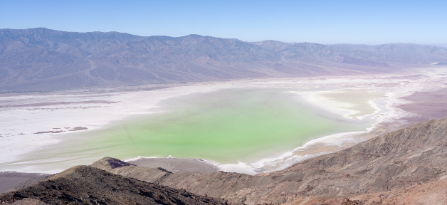 想去看快趁早，近期重新開放的 Death Valley 竟因颶風形成臨時湖水