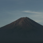 首次罕见!!日本富士山打破130年的纪录，至今还未积雪?!