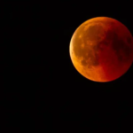 難得一見!!壯觀的「血月」將在全月食這天現身天空~🌕🔴